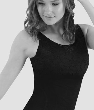 SANKOM Classic Holdningskorrigerende Top med indbygget BH | Sort med blonder